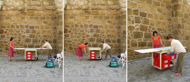 În jurul mesei cu grupul artistic Mixer 