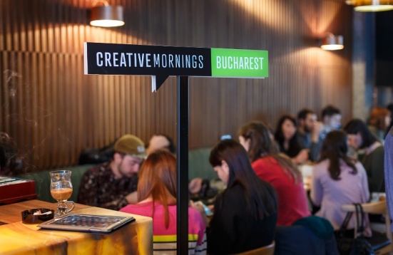 Diminețile creative în București se servesc cu trei lingurițe de inspirație