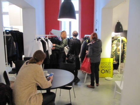 La mulți ani, Designer's Drive In!