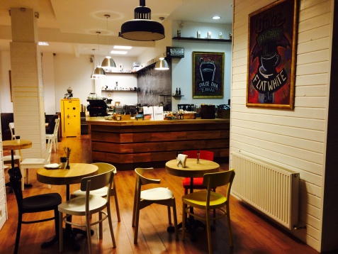 Cafea proaspăt prăjită și accente de design, în direct de la Baia-Mare