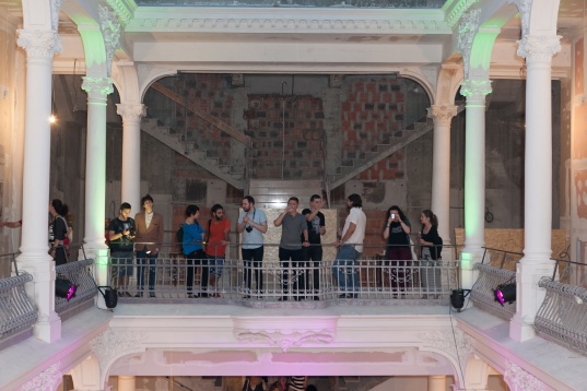 În Carusel, de dimineața până seara