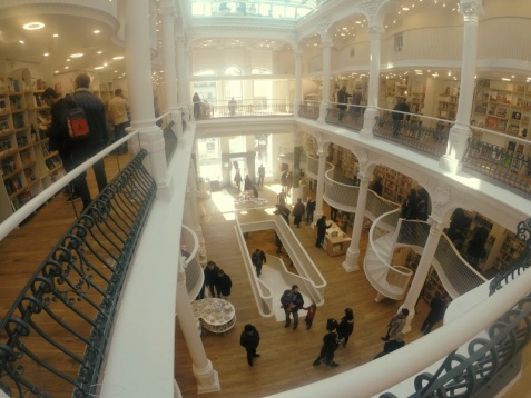 În Carusel, de dimineața până seara