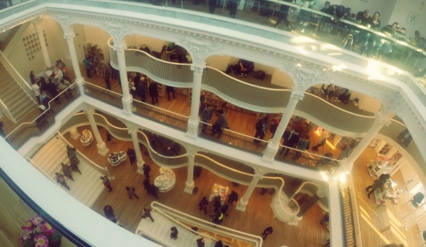 În Carusel, de dimineața până seara