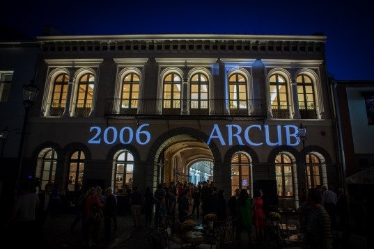  De la han comercial la pasaj al artelor