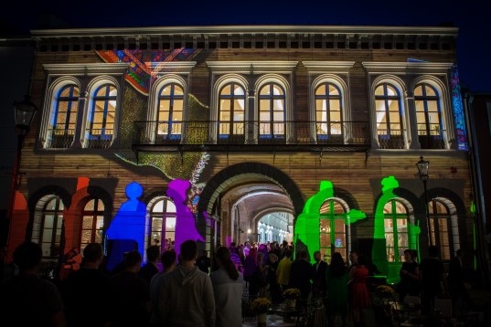  De la han comercial la pasaj al artelor