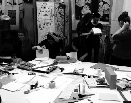 ANDREEA MIHAIU // GRAPHO_MAT