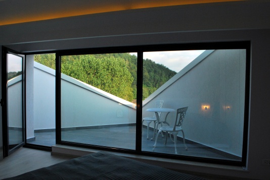 ZOOM INTERIOR DESIGN PLUS 