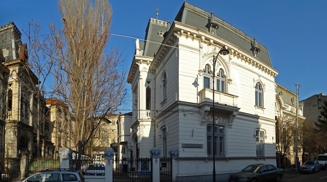 ARHITECTURA & UAR // Graphic design competition launch