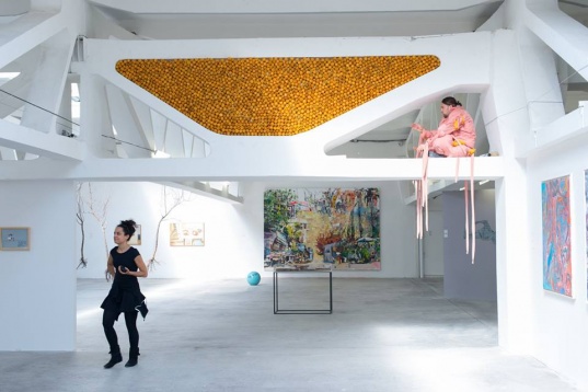 A început Art Encounters