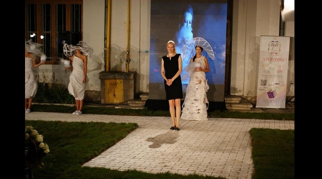 Andreea Postelnicu Stoian // Evanescent