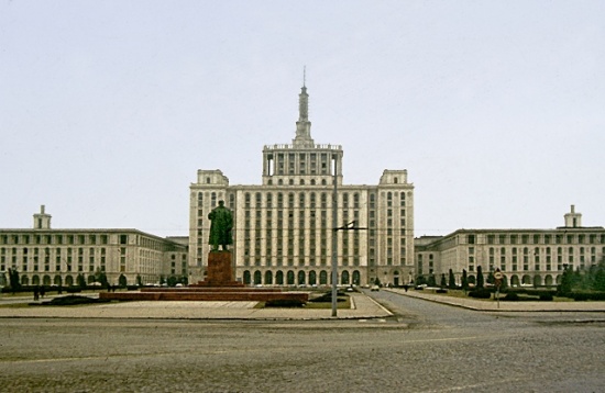 Arhitectura socialistă în Bucureşti