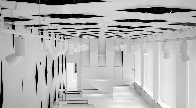 GALERIA GALATECA // Tilt by Richard Scott