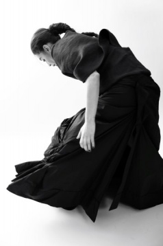 Ladies in waiting. A solo show of Carmen Secareanu