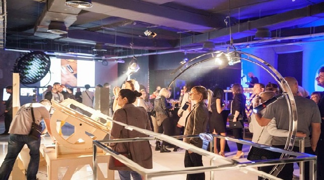 INSTALART/ OBIECT/ 004. Inspired by UniCredit Bank