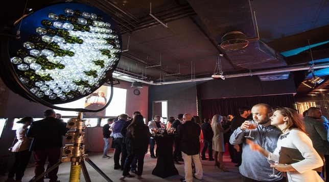 INSTALART/ OBIECT/ 004. Inspired by UniCredit Bank