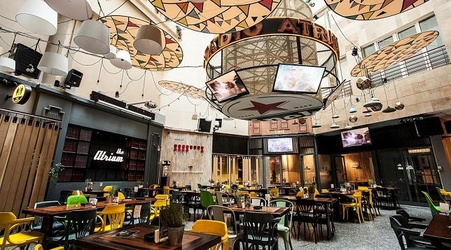 STADIO RESTAURANT CU ATRIUM // Color me smart!