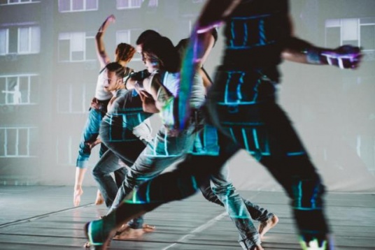 neoteric mișcă Brașovul