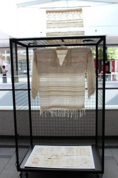 Alessia Santucci // Urme și îmbinări. Costumul obiect