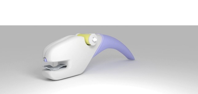 Bianca Arhot // Mașina de cusut portabilă