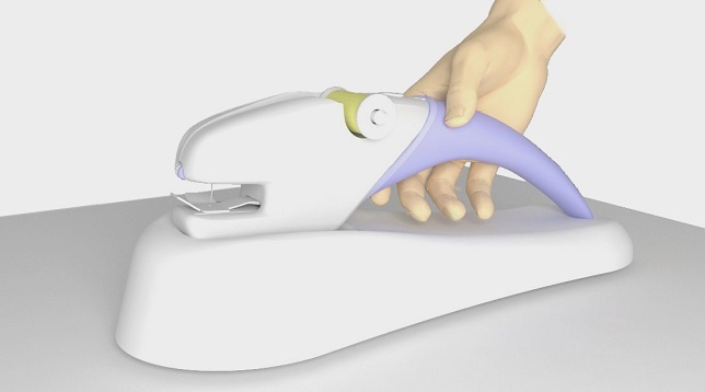 Bianca Arhot // Mașina de cusut portabilă