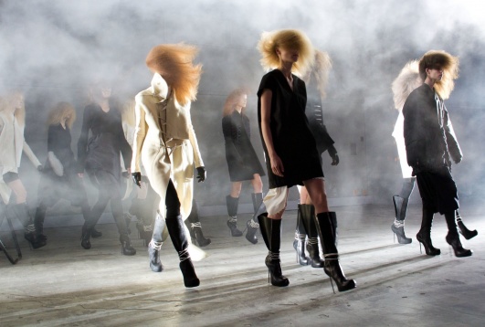 CODE NOIR STYLE SERIES//FASHION INSIDERS//Andreea Macri