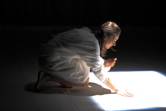 Spectacol nou la UNTEATRU: Lumea dinăuntru / World Within 