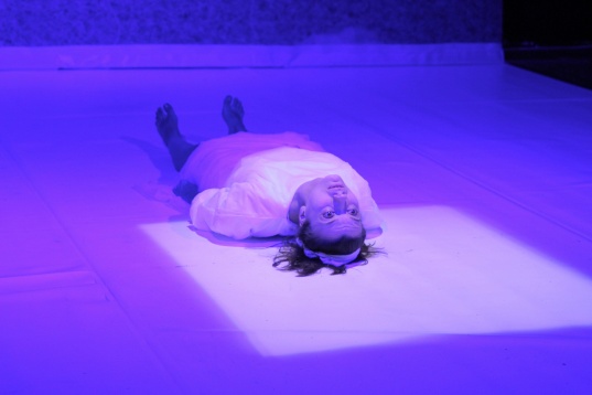 Spectacol nou la UNTEATRU: Lumea dinăuntru / World Within 