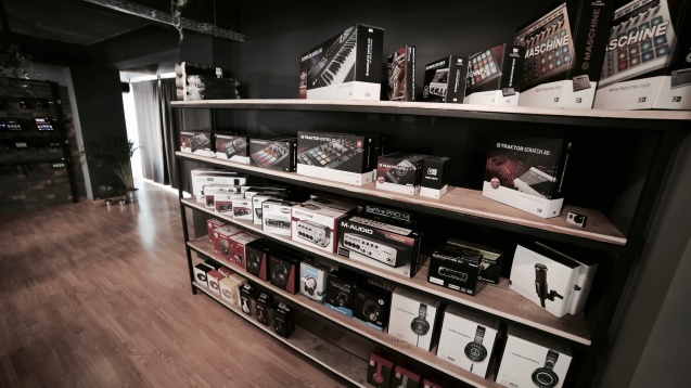 DjSuperStore // The Performers