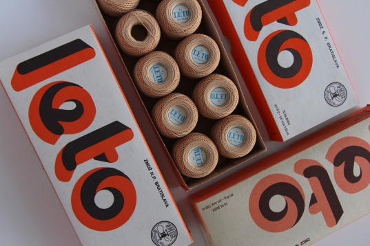 Expoziţie cu obiecte de design cehoslovac găsite în România