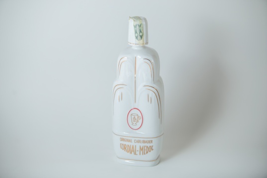 Expoziţie cu obiecte de design cehoslovac găsite în România