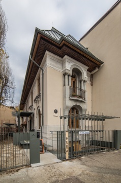 CREATIVE CRIBS #10 / Welcome to the Hub