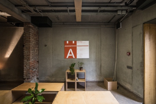 CREATIVE CRIBS #10 / Welcome to the Hub