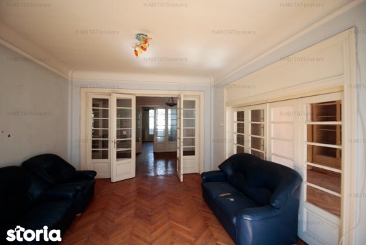 Gard în gard cu Grădinile Cișmigiu