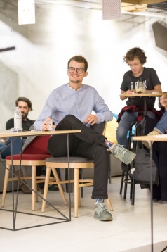 Lumea din mânecă - primul atelier de magie aplicată