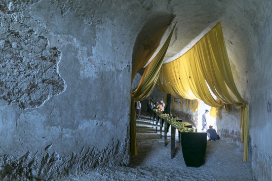 MÂNADELUCRU & VIARCHITECTURE