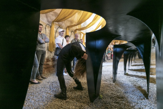 MÂNADELUCRU & VIARCHITECTURE