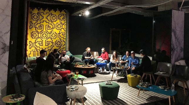 MOBILA DALIN // KITRA WILL CUSTOMIZE LIVE THE FLOW SOFA AT MOBILADALIN SHOWROOM 