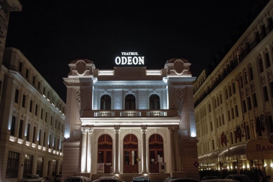 ONE NIGHT GALLERY // LOVE RALUCA BĂRARU 