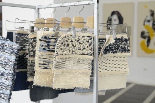 Noua generație de absolvenți ai artelor textile și-a expus proiectele de diplomă 