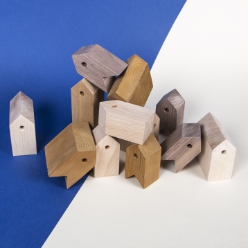 Tânărul care se încăpățânează să facă faimos designul de obiect românesc în lume