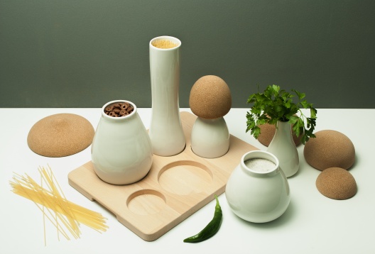 Tânărul care se încăpățânează să facă faimos designul de obiect românesc în lume