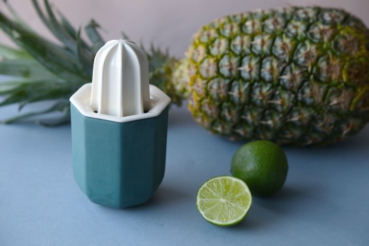 Tânărul care se încăpățânează să facă faimos designul de obiect românesc în lume