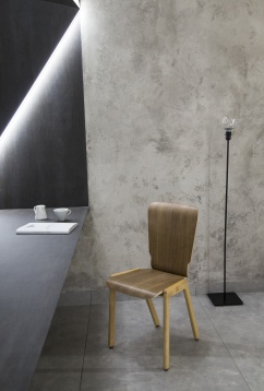 Tânărul care se încăpățânează să facă faimos designul de obiect românesc în lume