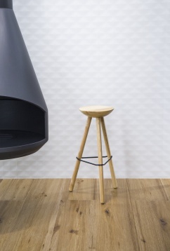 Tânărul care se încăpățânează să facă faimos designul de obiect românesc în lume