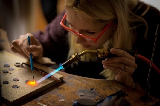 Asociația creatorilor de bijuterie care face toate eforturile pentru viitorul strălucit al acestei industrii