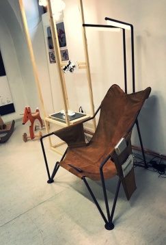 ALEX V. MICLĂUȘ // SCAUN PENTRU LECTURĂ