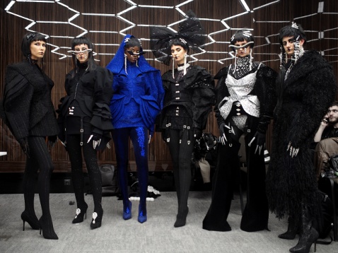 ALEXANDRU MANUEL POP // INVESTIGAREA STEREOTIPURILOR FEMININE ȘI INEGRAREA MILCĂRII FEMINISTE ÎN DISCURSUL MODEI CONTEMPORANE