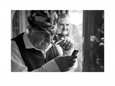 EMA MOTRESCU // PERIPLU DE LA RĂSĂRIT LA APUS