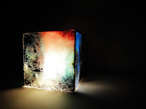 GABRIELA RAIU // UNIVERSUL ÎNTR-O COAJĂ DE OU