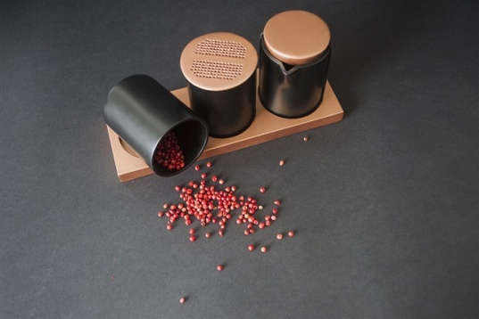 MAGDA TRACIU // SETUL NOSTRU - SERVICIU DE MASĂ - VESELĂ DE SERVIRE ȘI ACCESORII